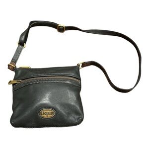 Fossil Vintage Leather crossbody bag w/heavy brass hardware. B 20